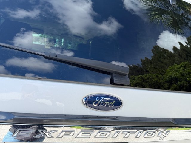 Certified 2017 Ford Expedition XLT w/ Equipment Group 202A RWD image 11