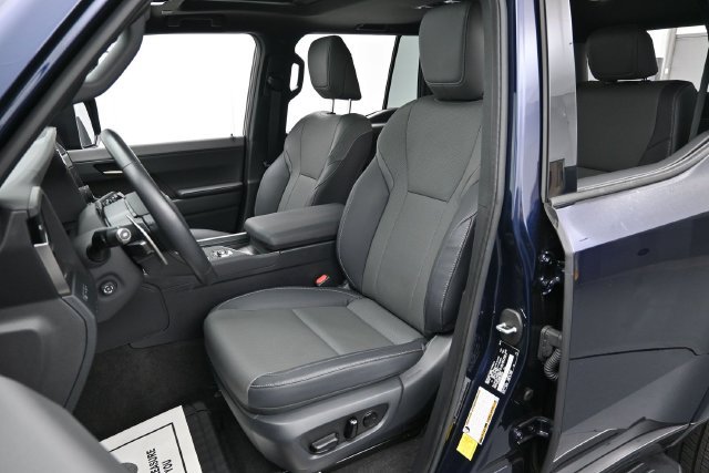 Used 2025 Lexus GX 550 w/ Accessory Package (2T) AWD/4WD image 11