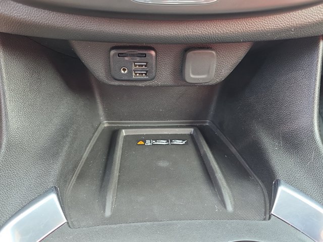 Used 2022 Chevrolet Traverse Premier FWD image 28