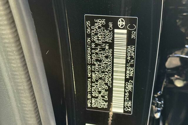 Used 2025 Toyota Prius XSE 5D Hatchback image 23