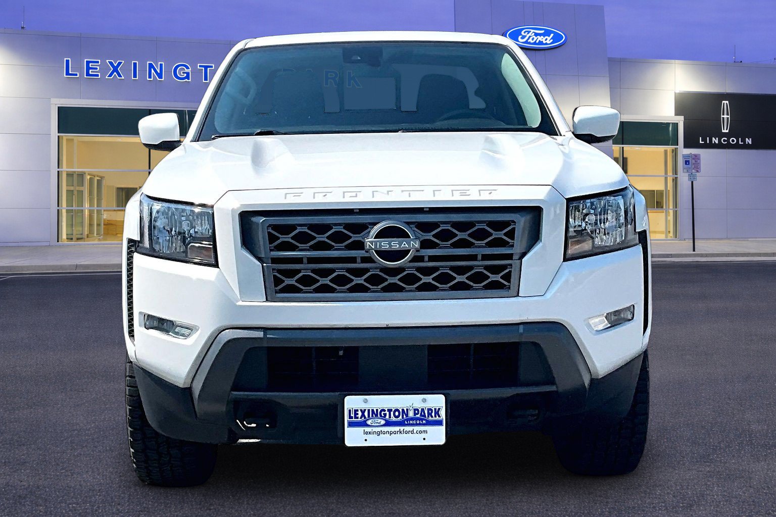 Used 2024 Nissan Frontier SV w/ SV Convenience Package AWD/4WD image 2