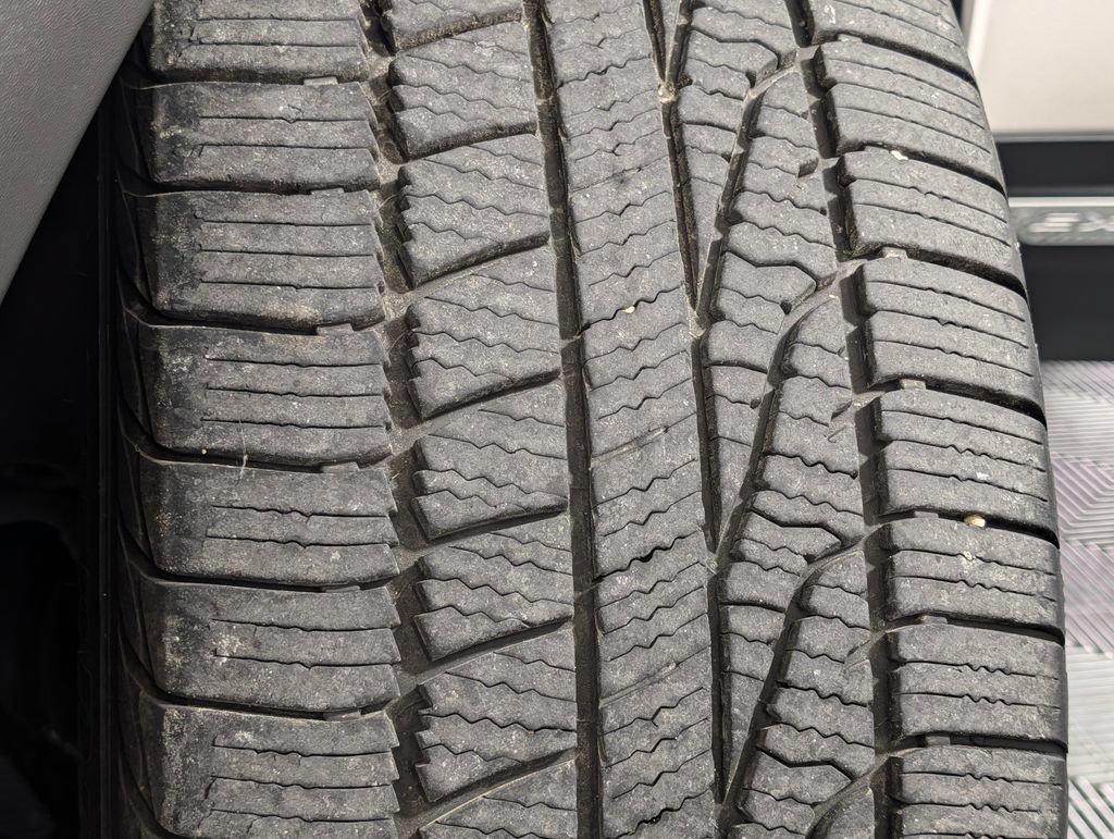 Certified 2019 Ford Explorer XLT w/ Equipment Group 202A FWD image 29