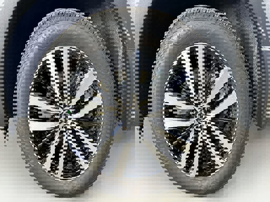 Used 2025 Nissan Pathfinder Platinum w/ Cargo Package image 11