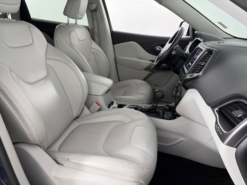 Used 2021 Jeep Cherokee Latitude Lux w/ Comfort/Convenience Group image 32