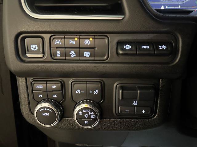 Used 2024 GMC Yukon XL AT4 w/ Technology Package AWD/4WD image 21