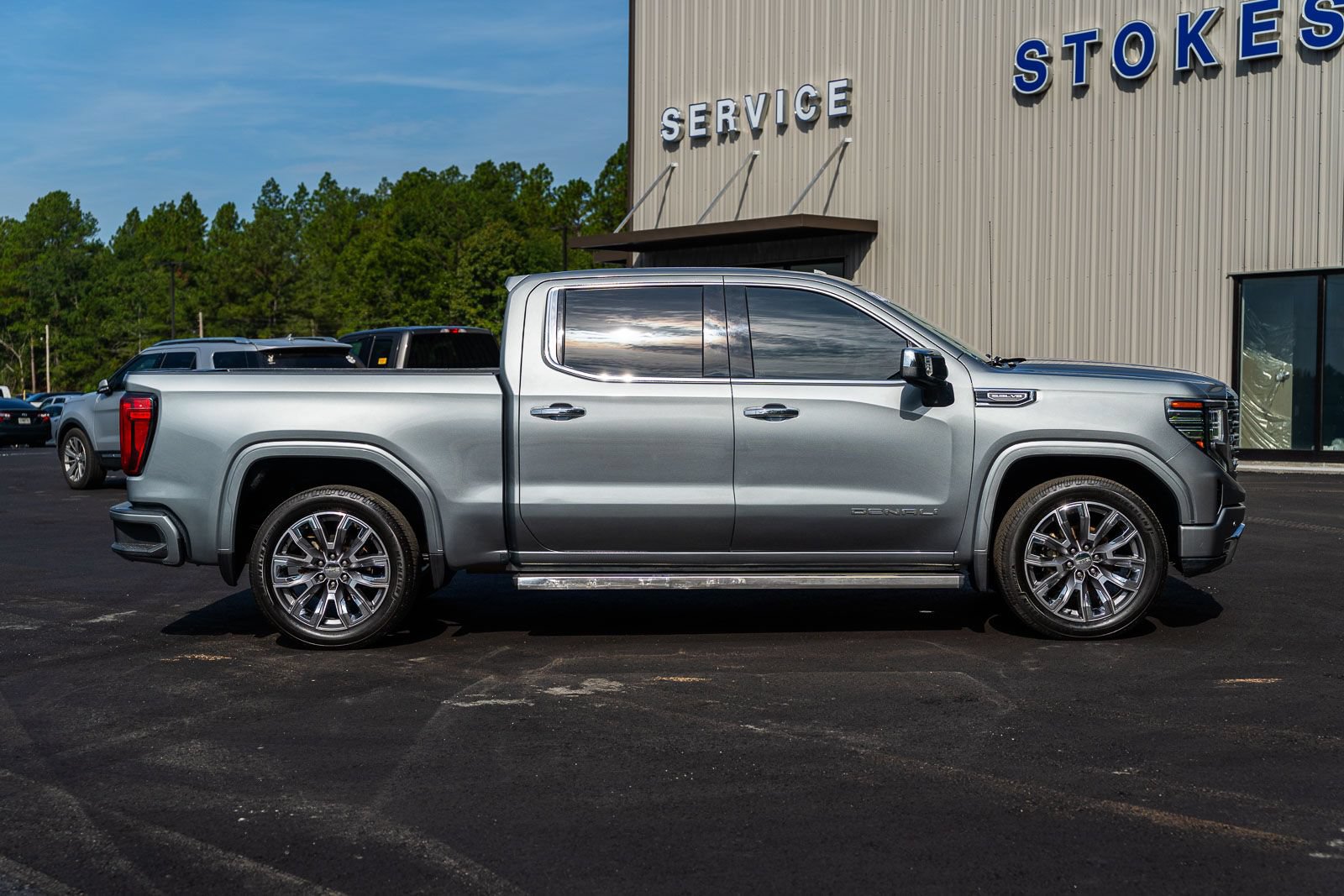 Used 2023 GMC Sierra 1500 Denali w/ Denali Reserve Package AWD/4WD image 8
