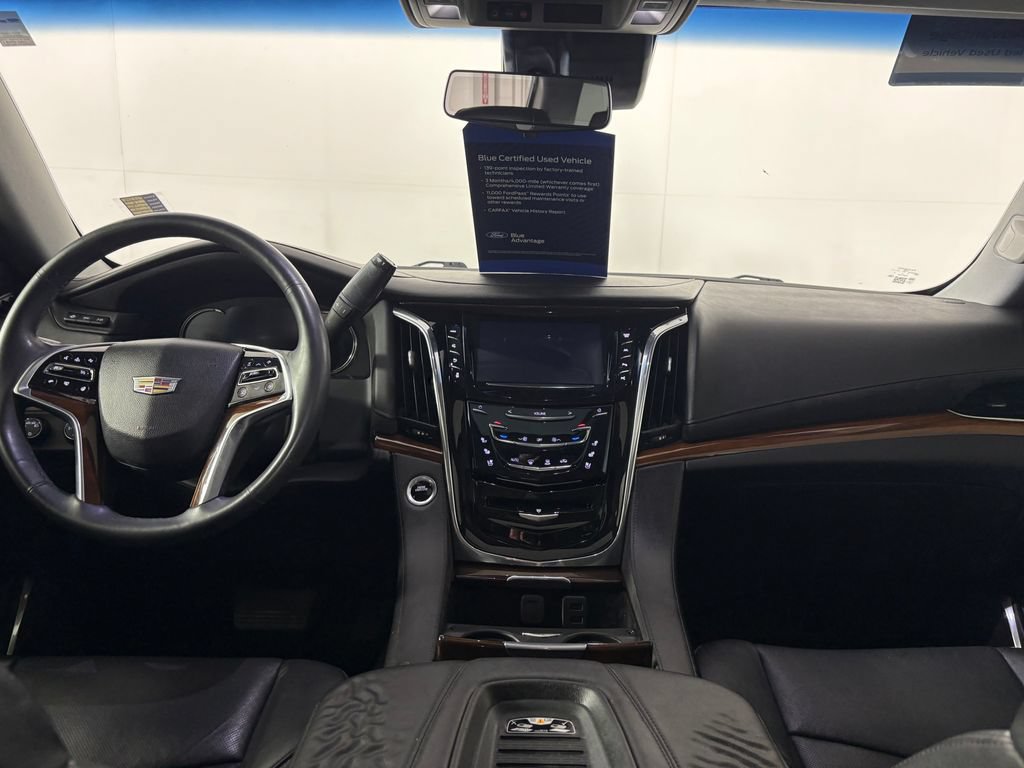 Used 2018 Cadillac Escalade Premium Luxury AWD/4WD image 27