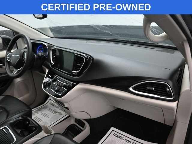 Used 2023 Chrysler Pacifica Touring-L FWD image 11