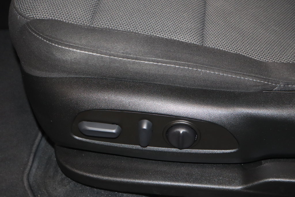 Used 2023 Chevrolet Traverse LT FWD image 18