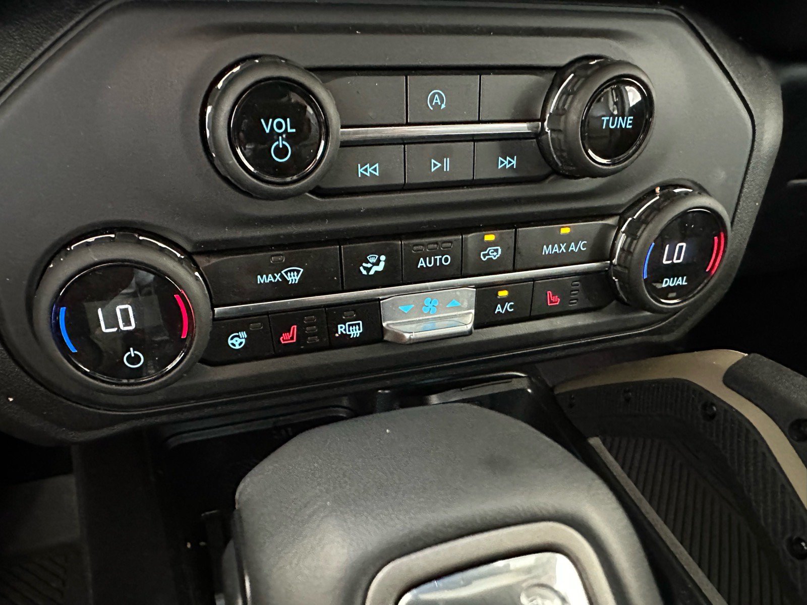 Certified 2025 Ford Bronco Badlands AWD/4WD image 35