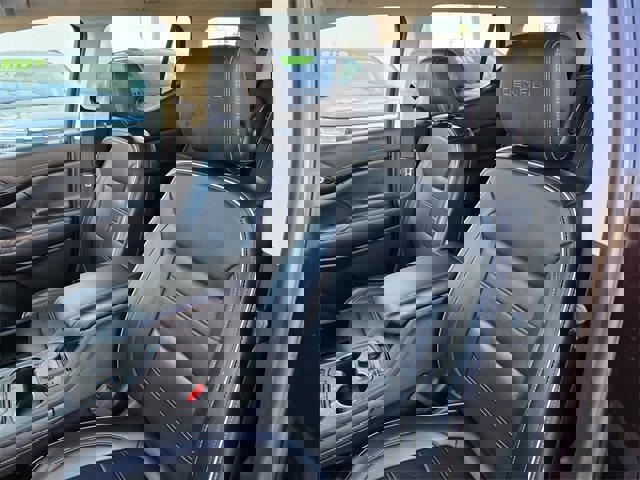 Used 2021 GMC Acadia Denali w/ Denali Technology Package image 12