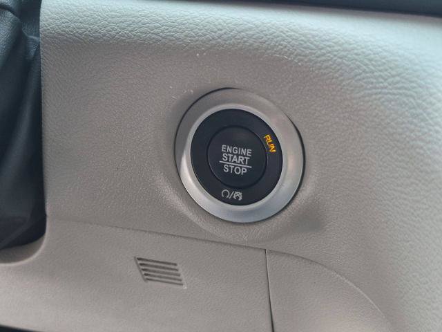 Used 2023 Chrysler Pacifica Touring-L FWD image 21