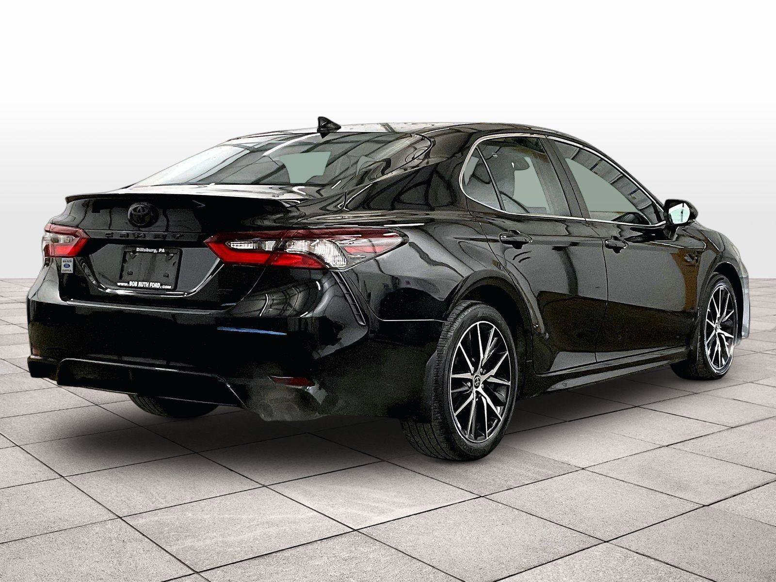 Used 2023 Toyota Camry SE FWD image 11