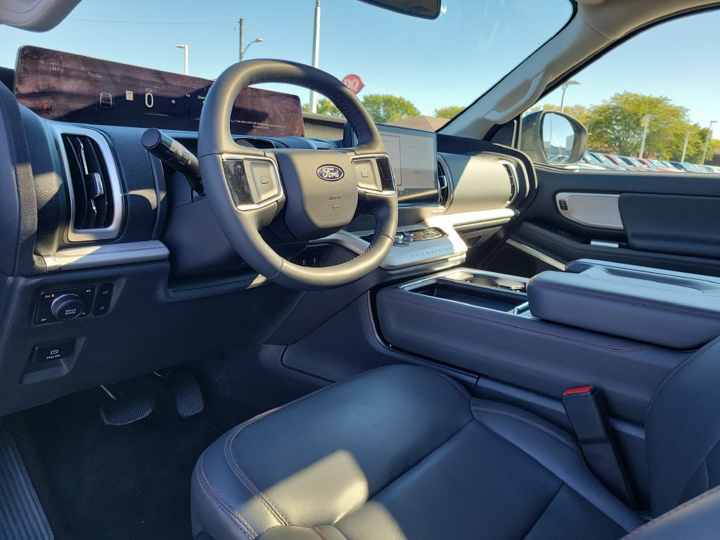 Certified 2025 Ford Expedition Active AWD/4WD image 23