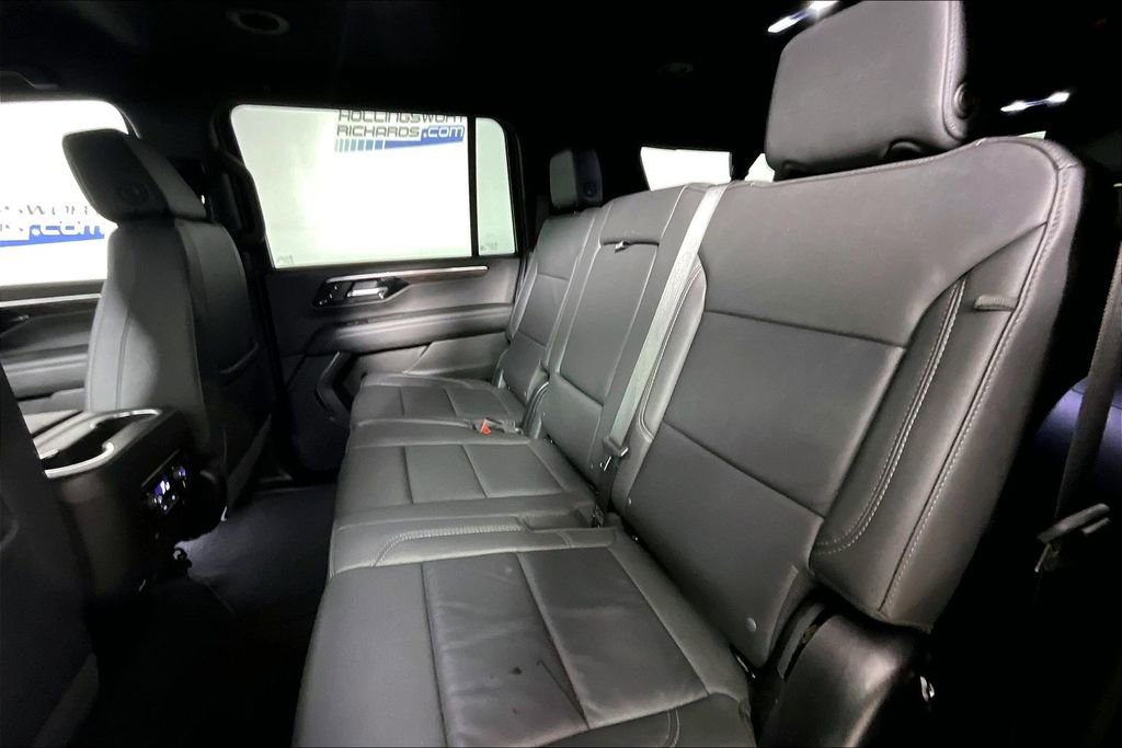 Used 2025 Chevrolet Suburban Z71 image 21