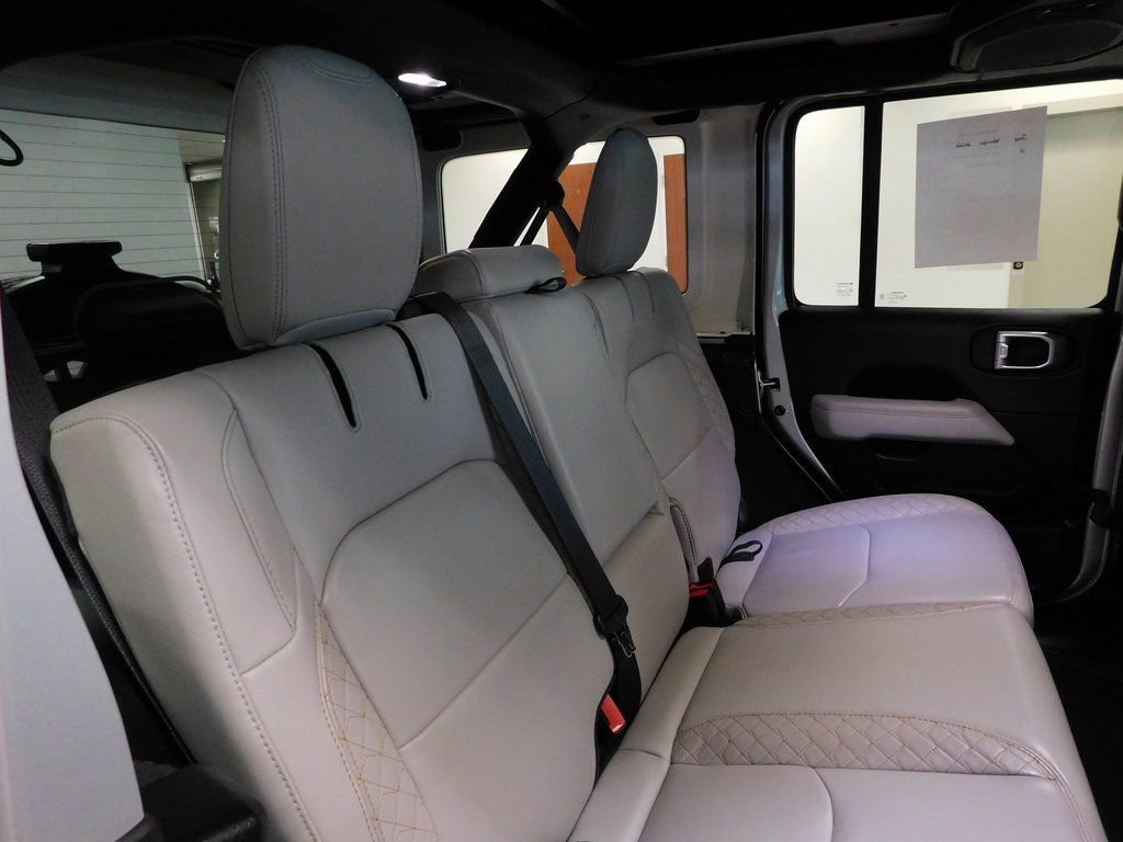 Used 2022 Jeep Wrangler Unlimited Sahara image 33