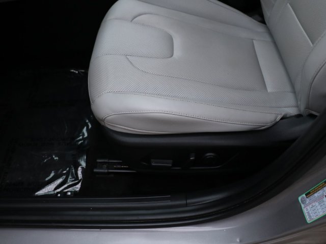 Used 2024 Hyundai Elantra Limited FWD image 20
