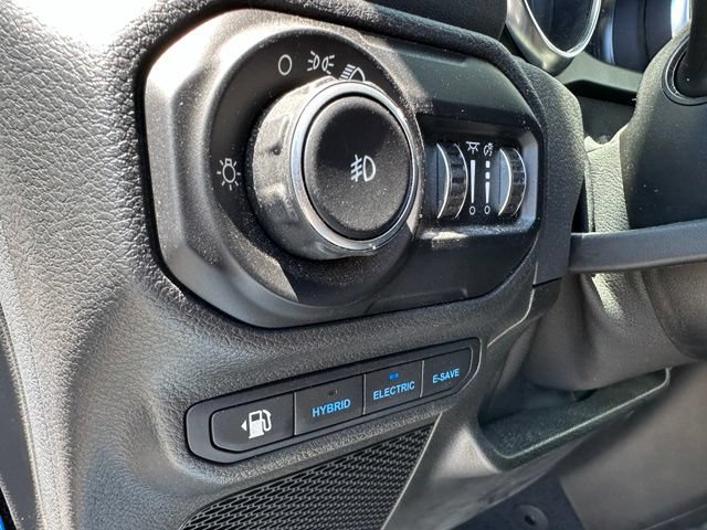 Used 2021 Jeep Wrangler Unlimited Sahara w/ Cold Weather Group AWD/4WD image 14