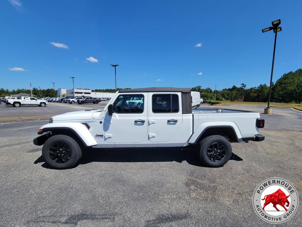 Used 2022 Jeep Gladiator Sport AWD/4WD image 3