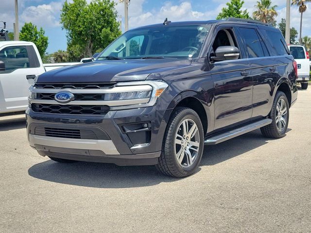 Certified 2023 Ford Expedition XLT RWD image 3