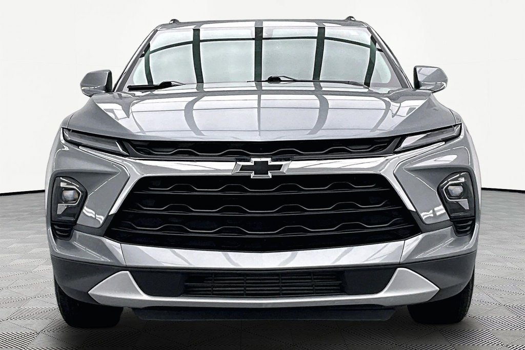 Used 2024 Chevrolet Blazer LT w/ Convenience Package FWD image 3