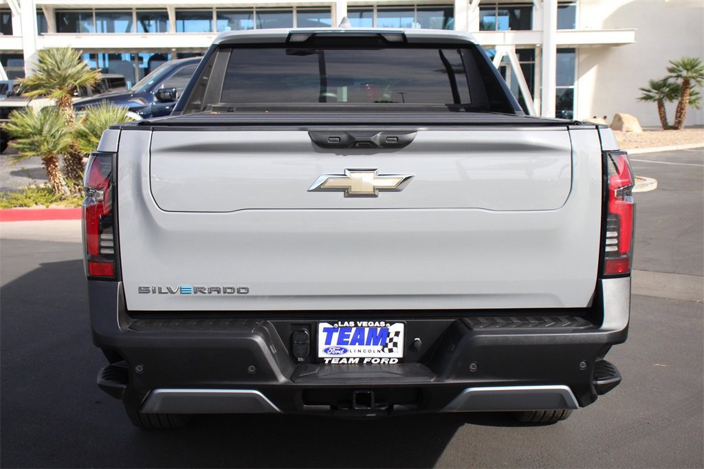 Used 2025 Chevrolet Silverado EV LT image 5