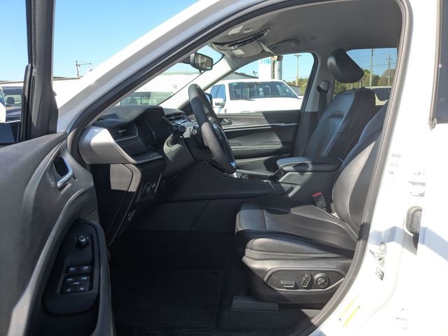 Used 2023 Jeep Grand Cherokee L Limited w/ Black Appearance Package AWD/4WD image 21