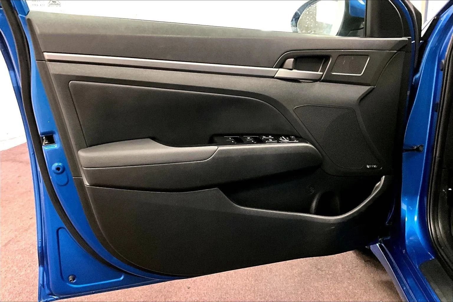 Used 2017 Hyundai Elantra Limited w/ Limited Tech Package 04 image 22