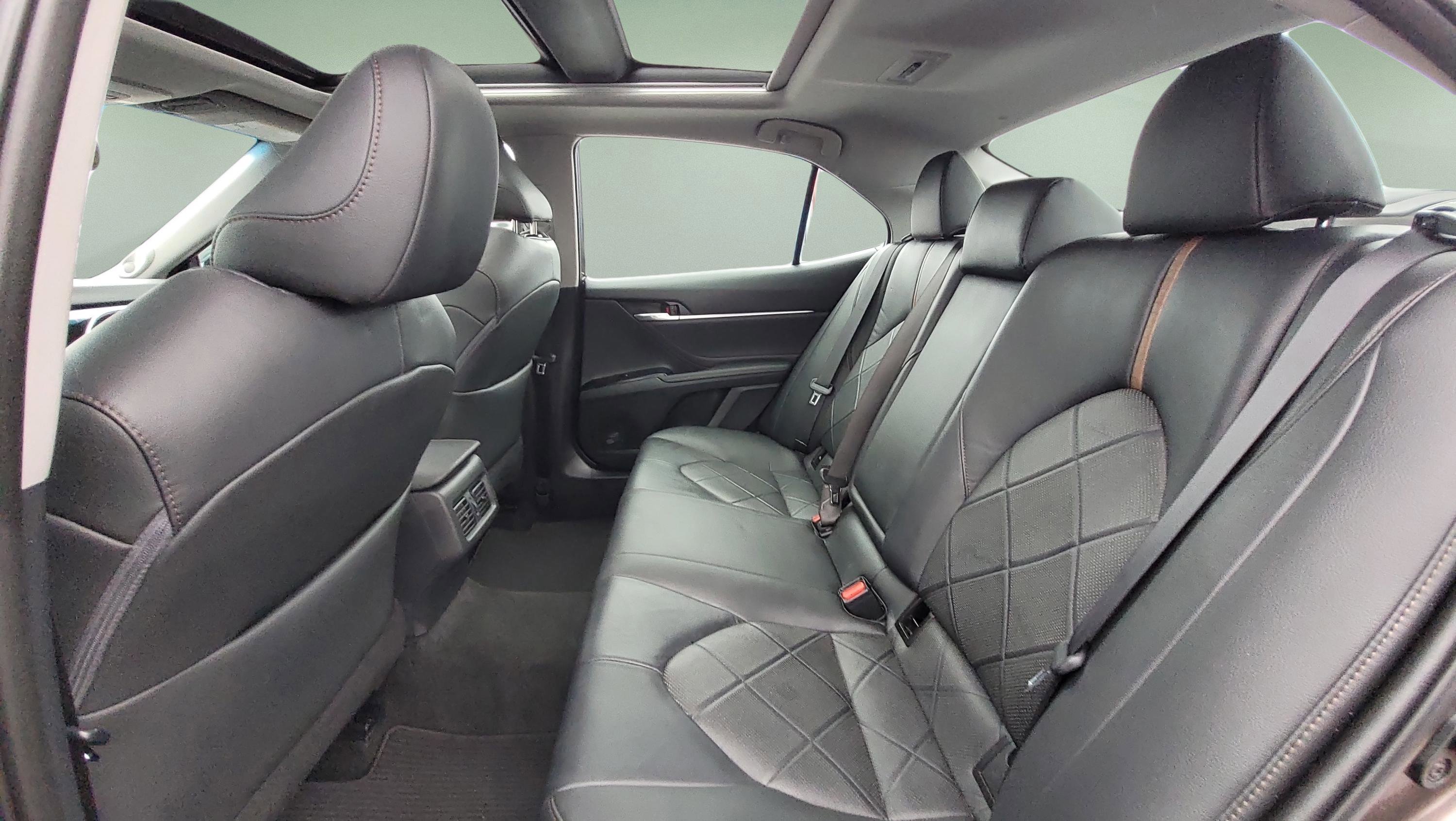 Used 2018 Toyota Camry XLE w/ Audio Package image 16