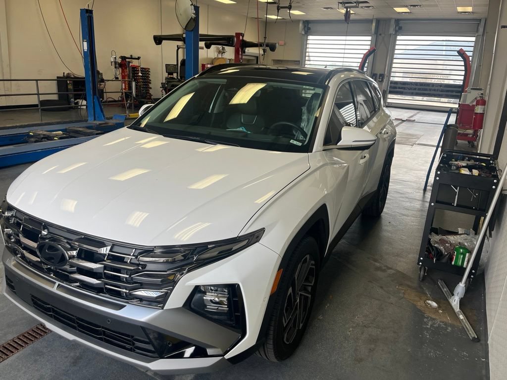 Used 2025 Hyundai Tucson Limited AWD/4WD image 2