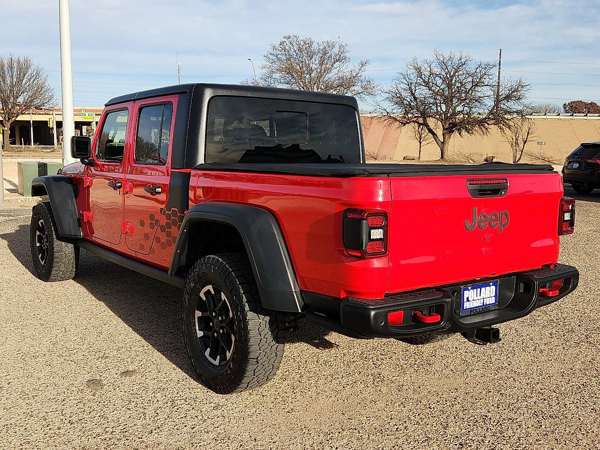 Used 2024 Jeep Gladiator Rubicon w/ Technology Group AWD/4WD image 2