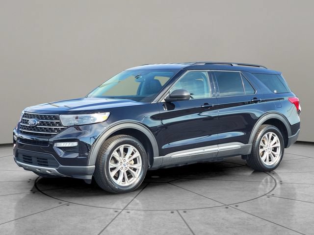 Certified 2023 Ford Explorer XLT w/ Equipment Group 202A AWD/4WD image 3