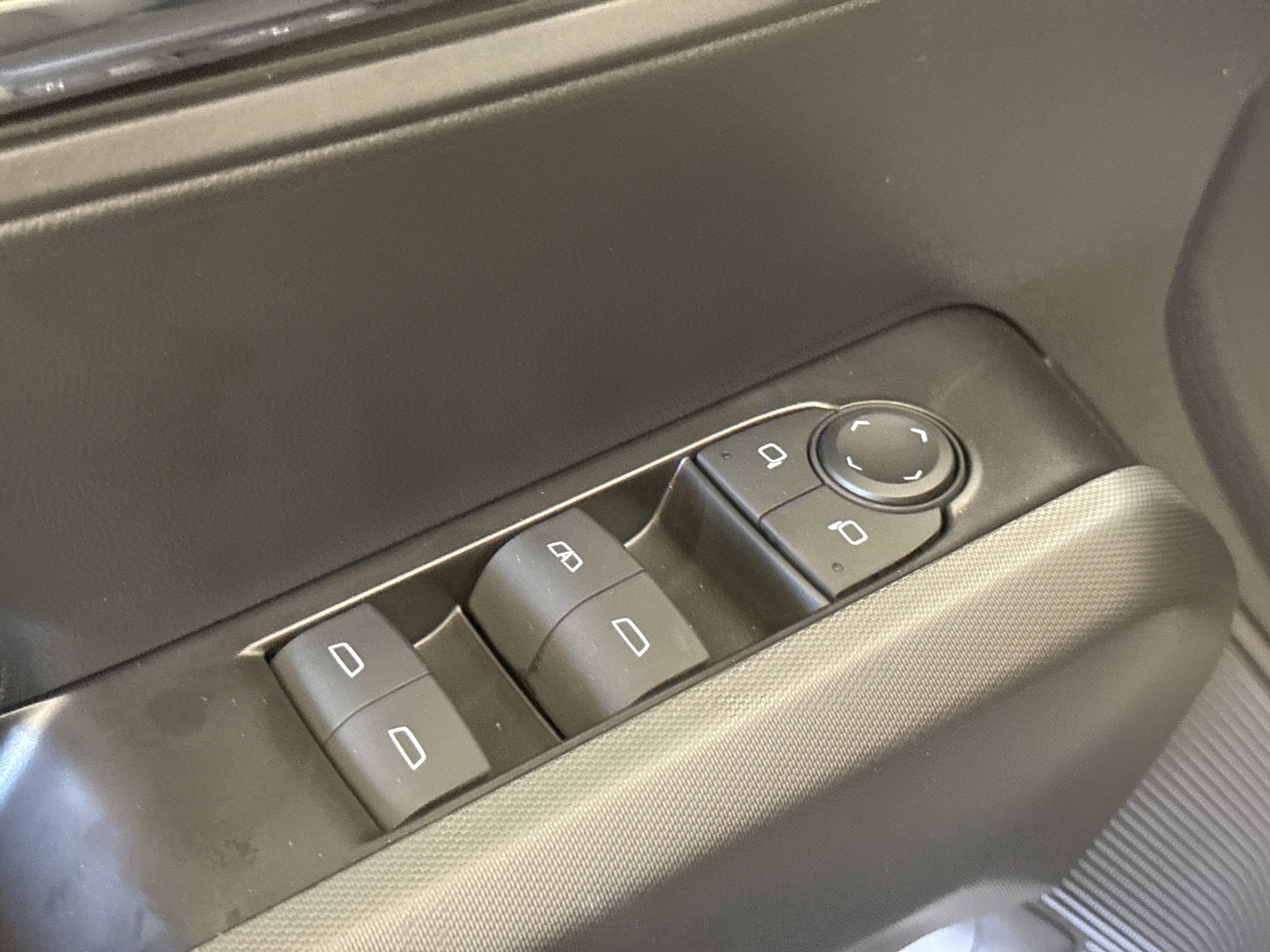 Used 2024 Chevrolet Colorado LT w/ LT Convenience Package III image 16