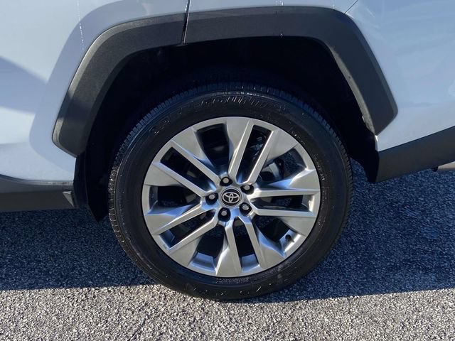 Used 2025 Toyota RAV4 XLE Premium FWD image 9