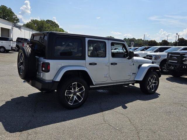 Used 2024 Jeep Wrangler Unlimited AWD/4WD image 12