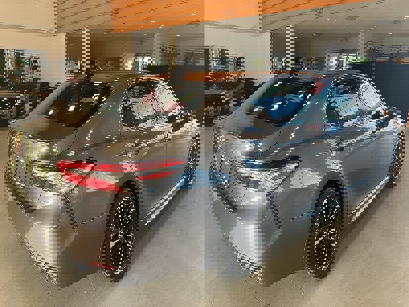 Used 2019 Toyota Camry XSE image 5