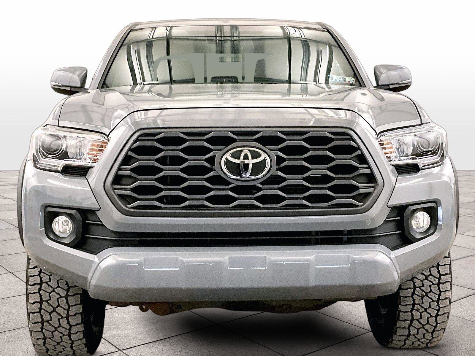 Used 2020 Toyota Tacoma TRD Off-Road AWD/4WD image 3
