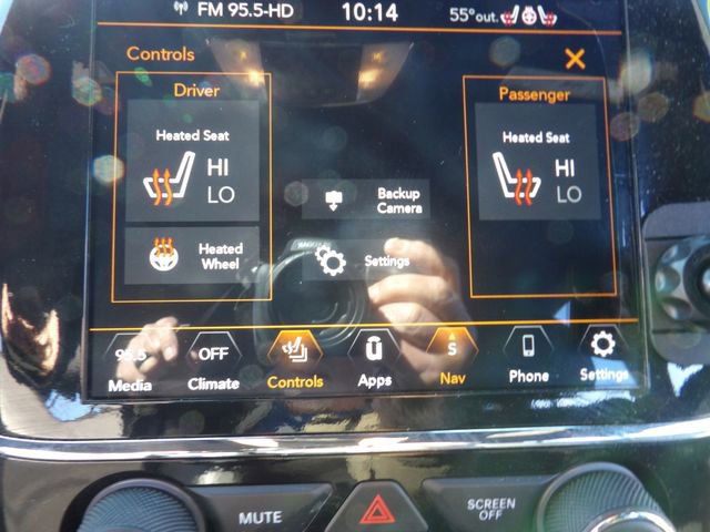 Used 2022 Jeep Grand Cherokee Laredo X image 21