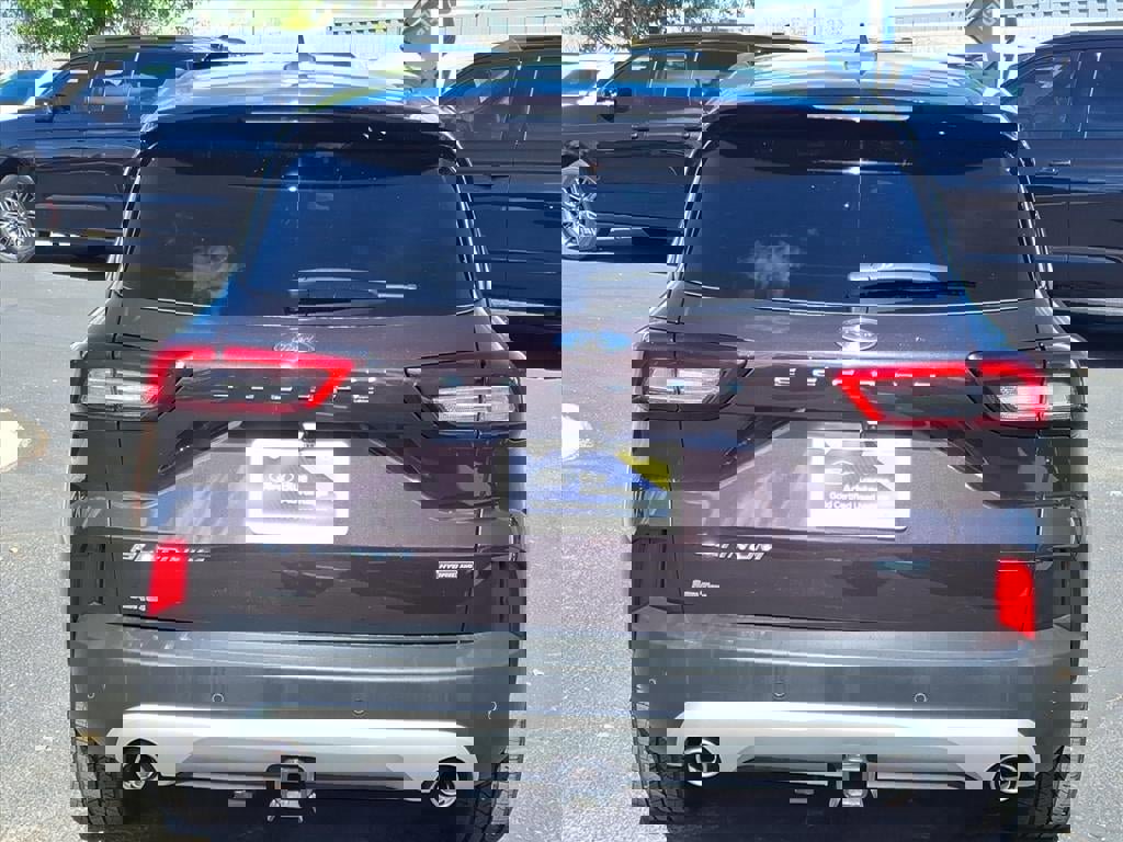 Certified 2023 Ford Escape Platinum w/ Class II Trailer Tow Package image 4