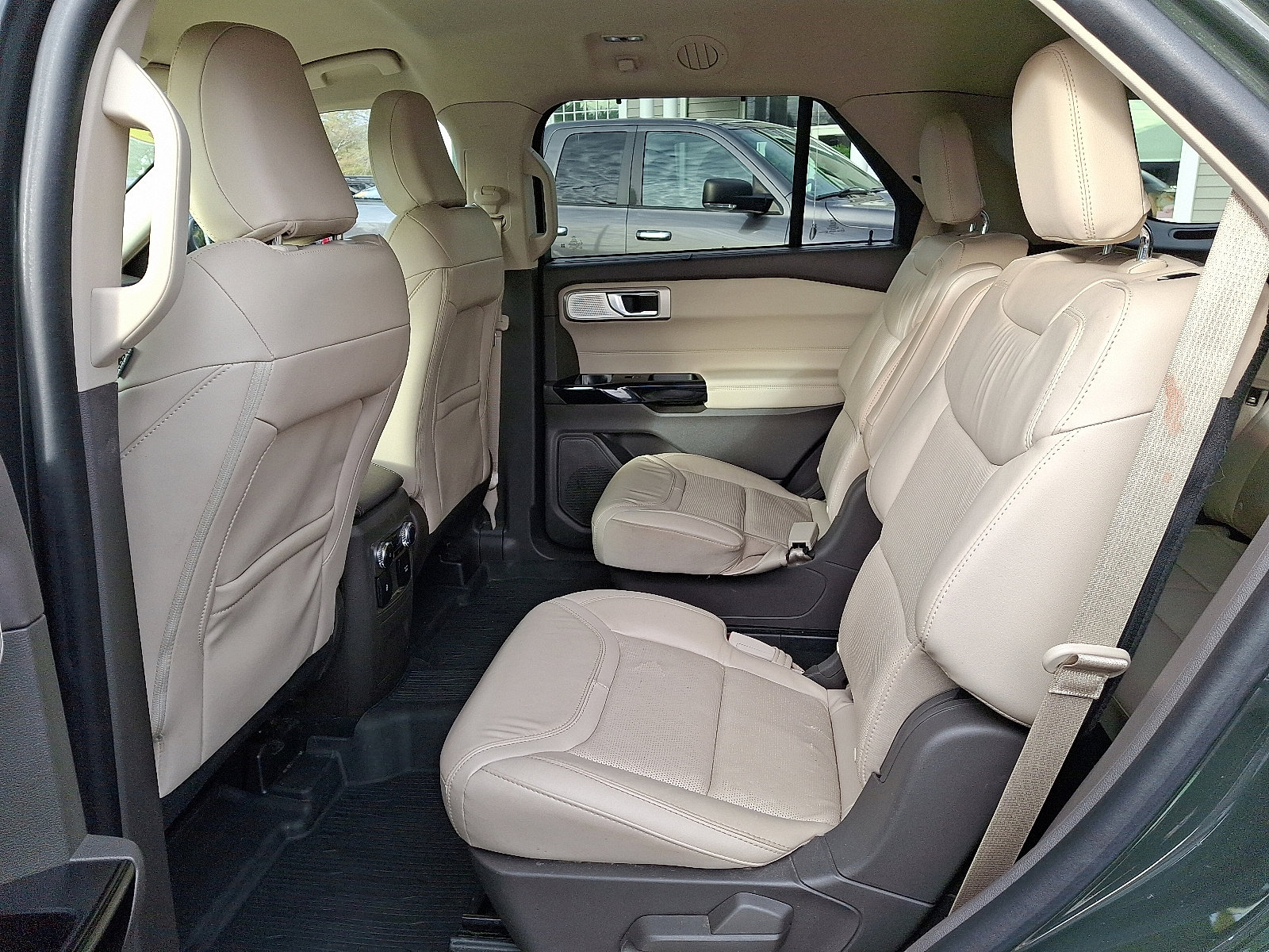 Certified 2022 Ford Explorer Platinum w/ Equipment Group 601A image 11