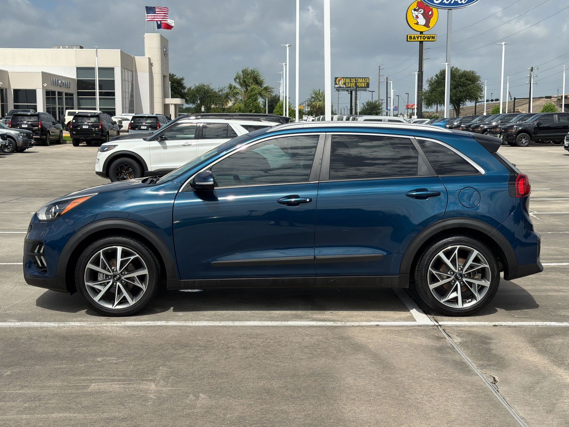 Used 2021 Kia Niro Touring FWD image 2
