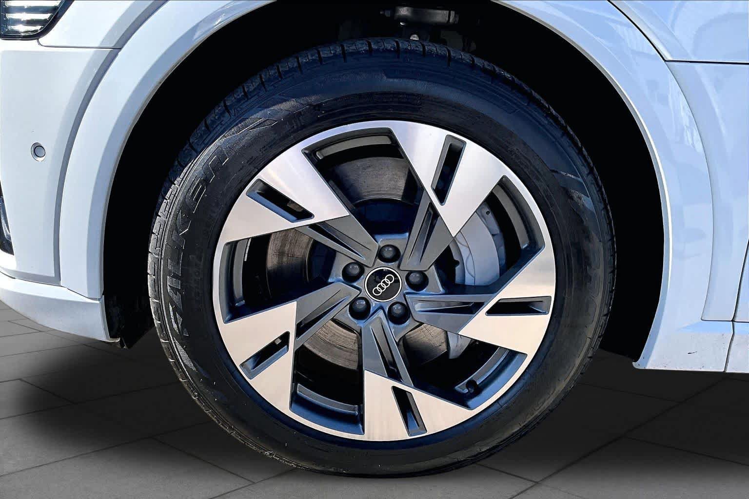 Used 2021 Audi e-tron Premium w/ Convenience Plus Package AWD/4WD image 12