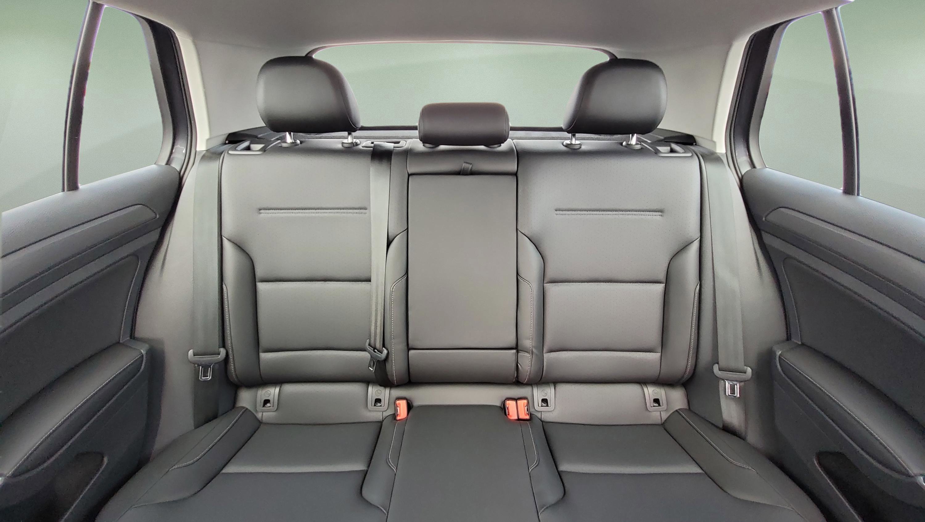 Used 2021 Volkswagen Golf 4-Door image 17