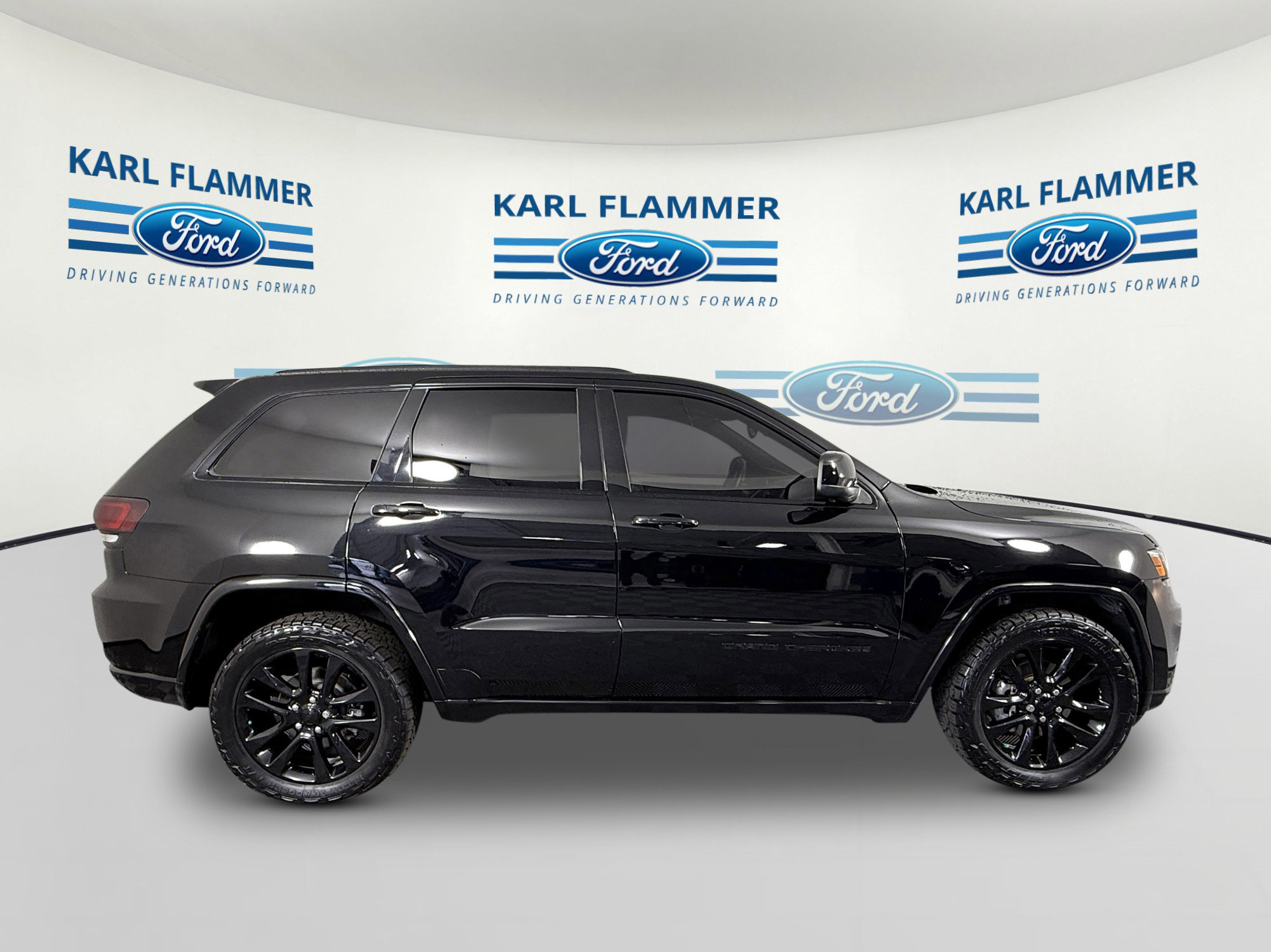 Used 2018 Jeep Grand Cherokee Altitude image 2