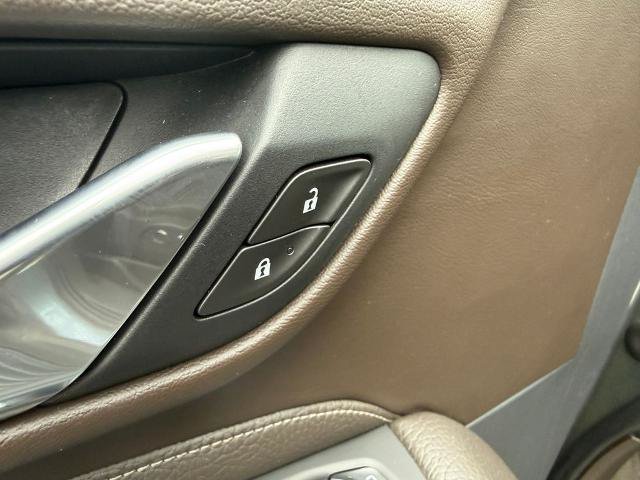 Used 2021 GMC Yukon XL Denali w/ Denali Premium Package AWD/4WD image 29