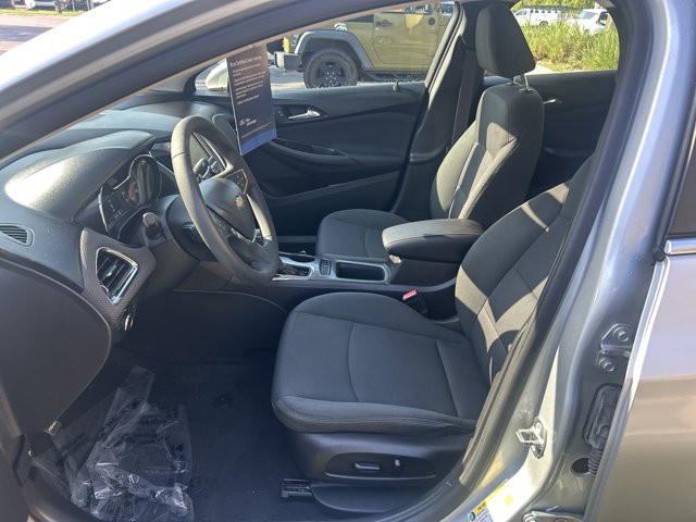 Used 2017 Chevrolet Cruze LT w/ Convenience Package FWD image 11
