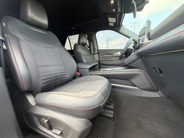 Certified 2025 Ford Explorer ST-Line w/ Premium Package AWD/4WD image 21