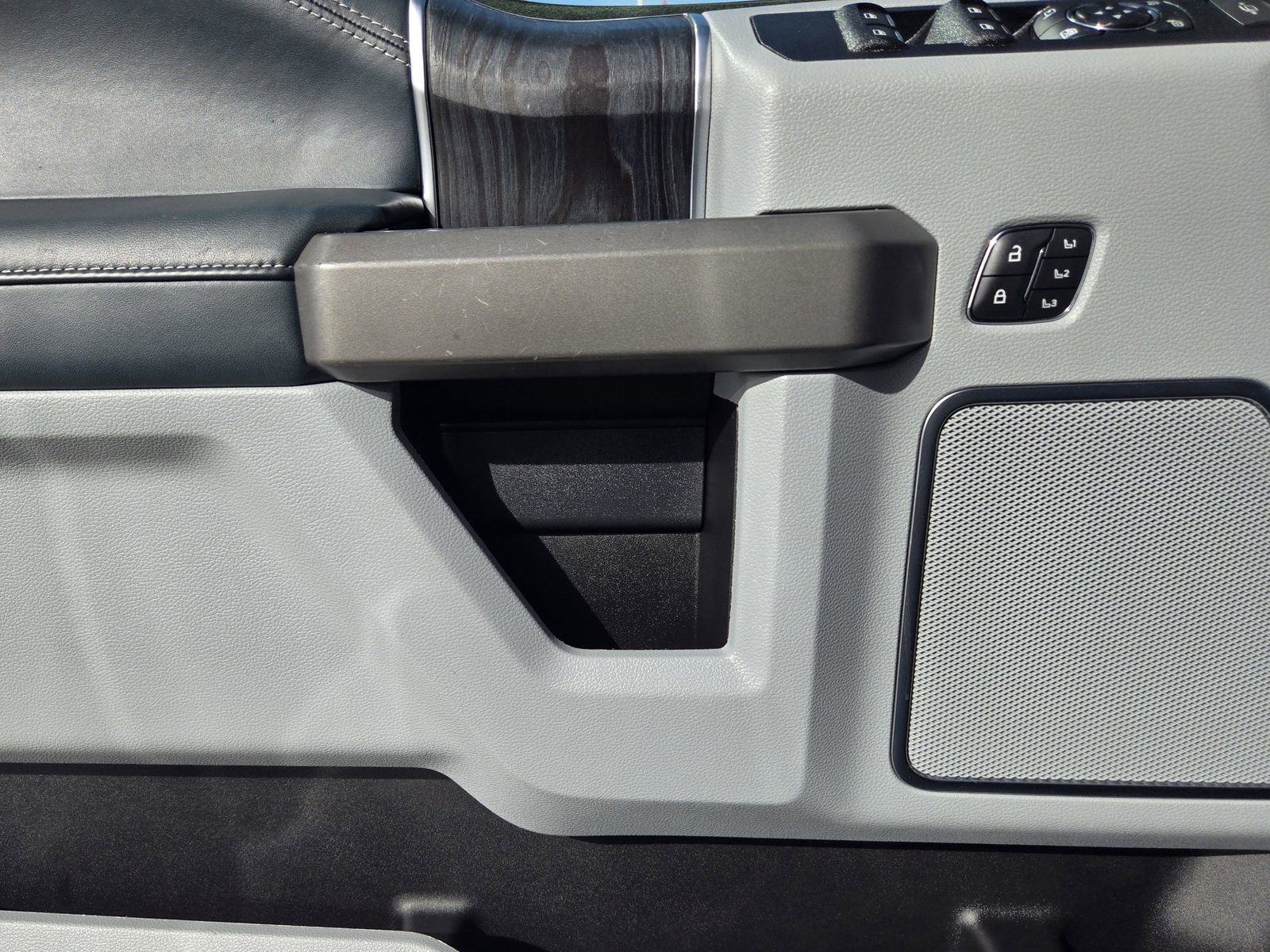 Certified 2022 Ford F450 Limited w/ FX4 Off-Road Package image 25