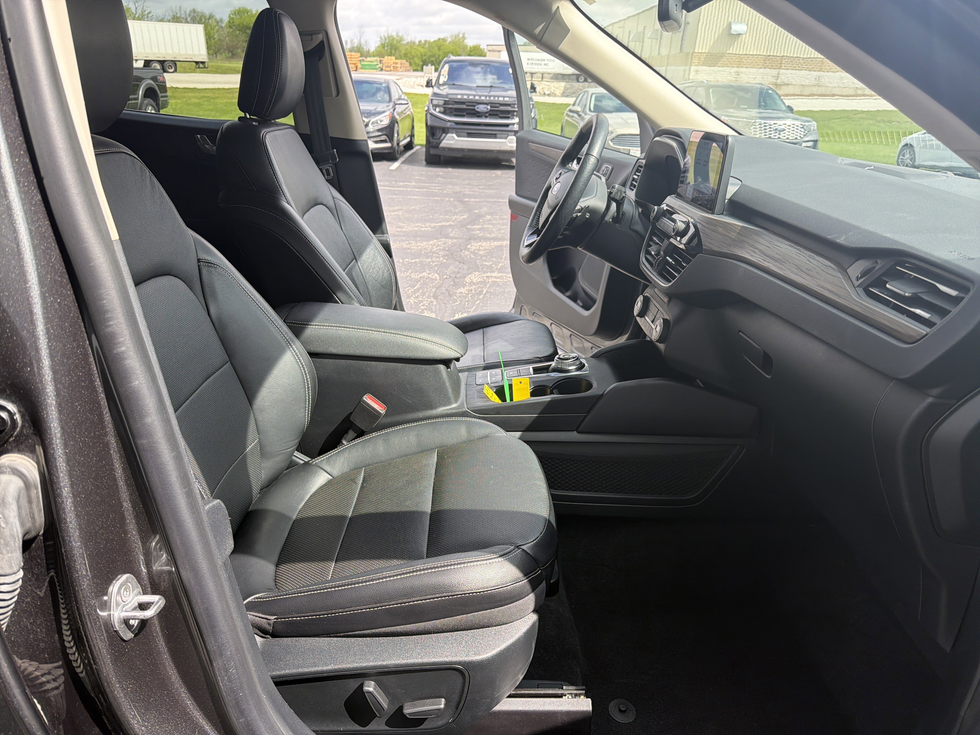 Certified 2020 Ford Escape Titanium AWD/4WD image 31