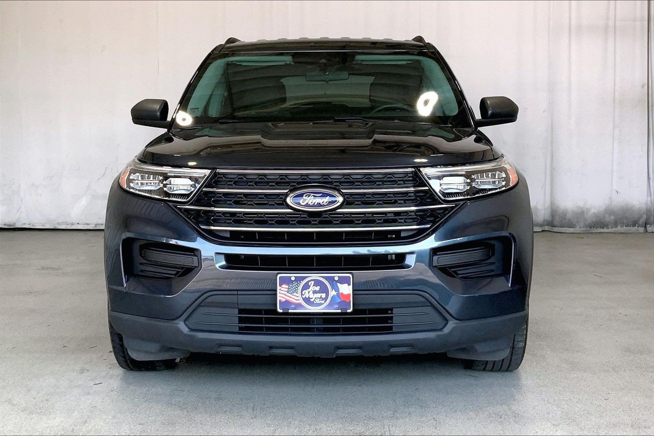 Certified 2024 Ford Explorer XLT RWD image 2